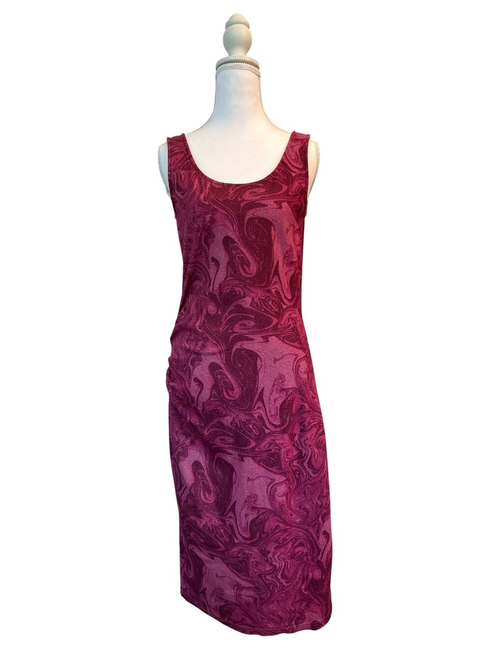 The Kit Sleeveless Marble Print Midi Dress in Pink
